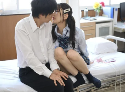 Gã nam sinh yếu đuối được địt bởi khoa khôi giữa lớp