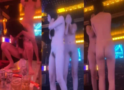 Người mẫu phô diễn điệu múa thoát y nóng bỏng chốn karaoke